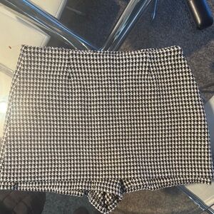 Zara Black and White Houndstooth Skort